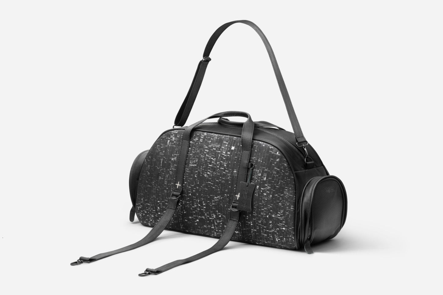 Luxurious Torba fitness bag made from genuine leather with natural cork accents, showcasing sophistication and style.
