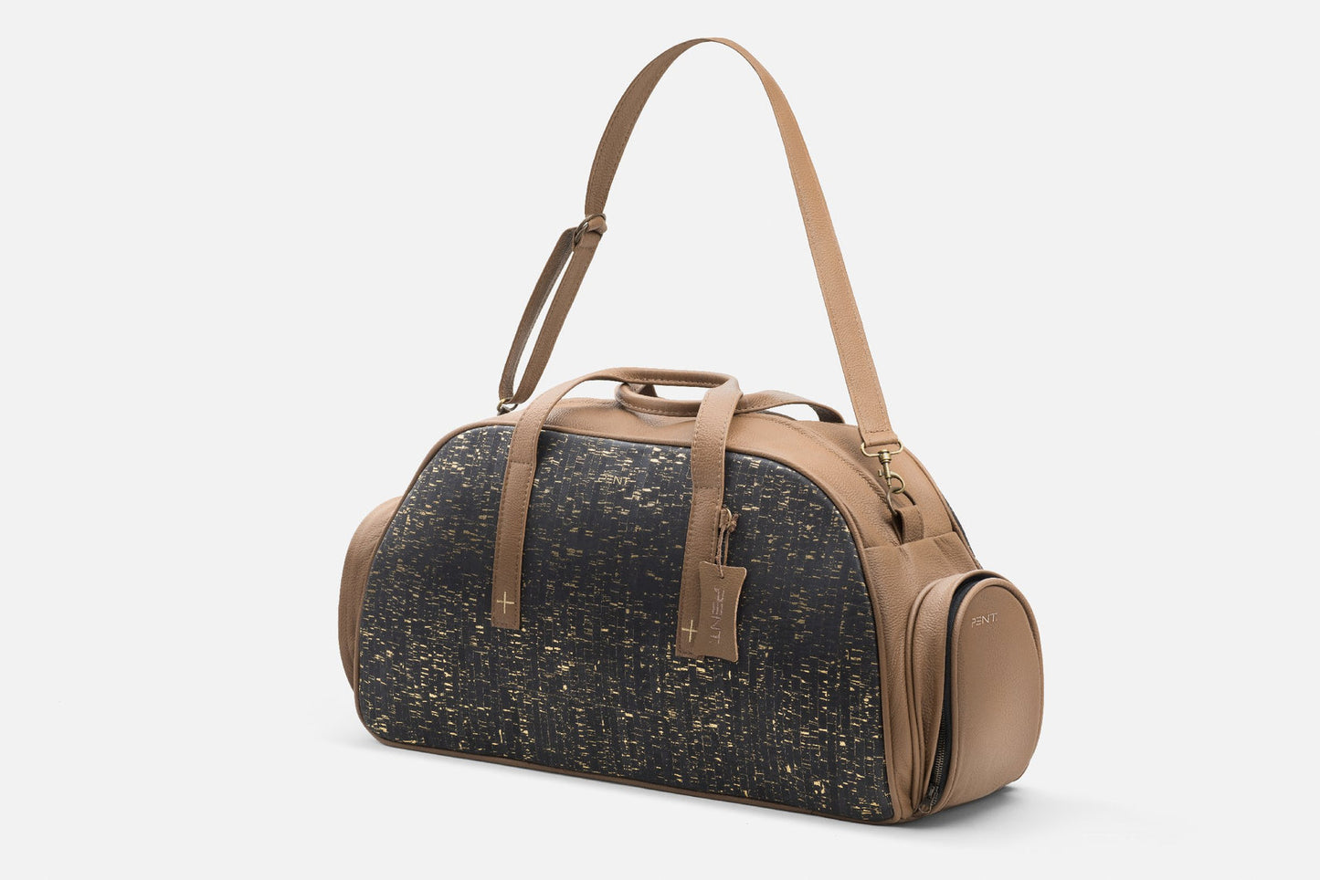 Luxurious Torba fitness bag in genuine leather with natural cork accents, featuring a stylish design and durable duffel shape.